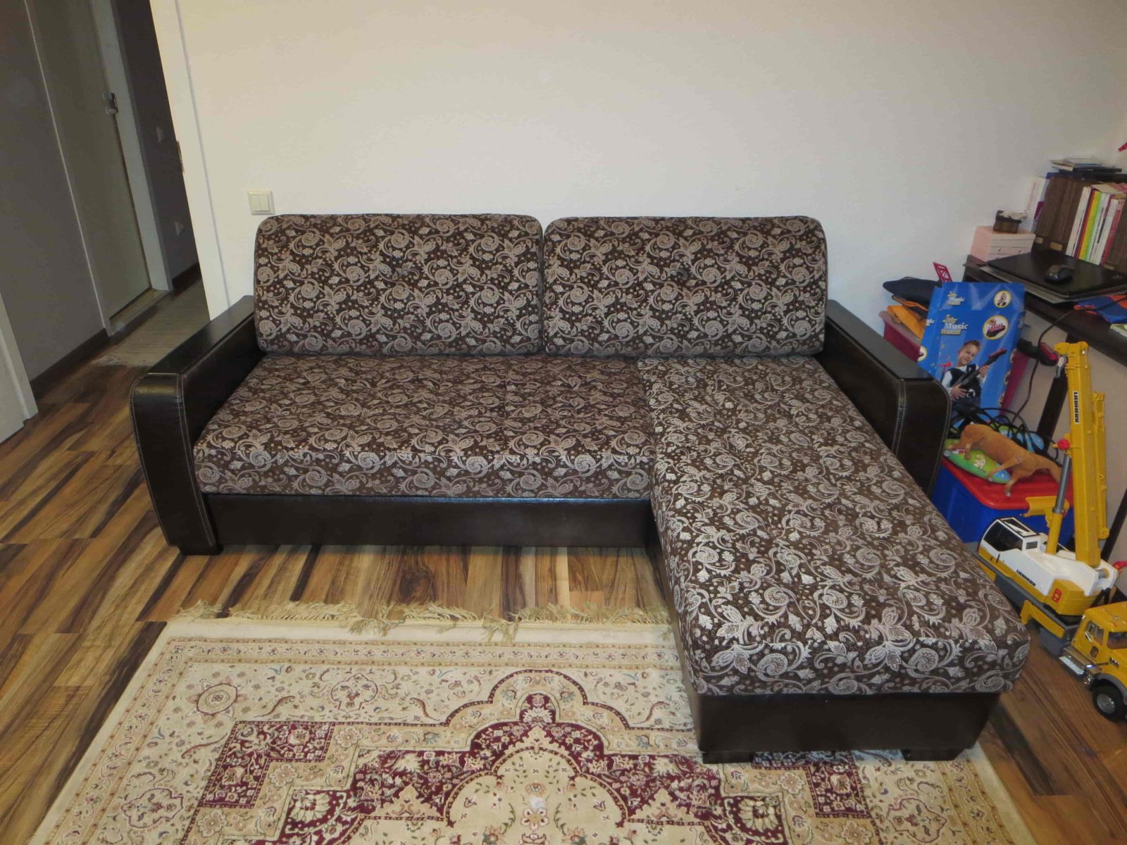Перетяжка диванов фабрики 8 марта в Москве не дорого